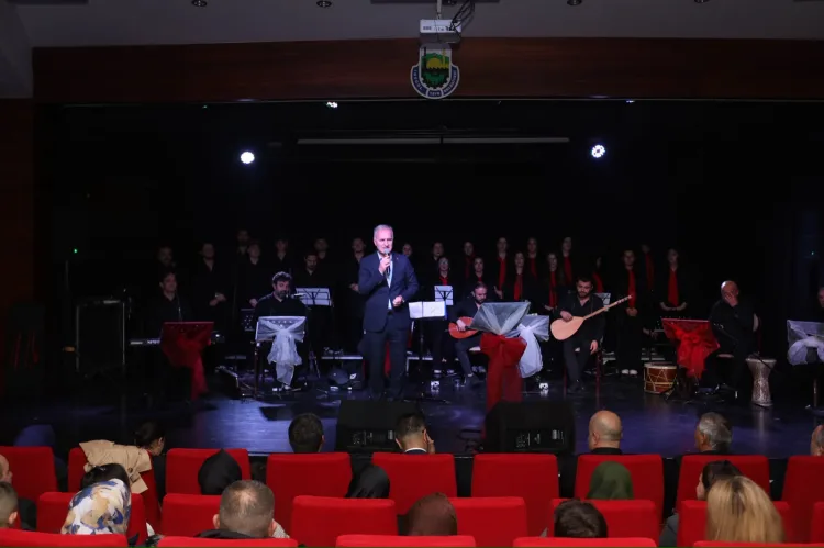 Bursa İnegöl'de Gençlik Korosu'ndan Cumhuriyet'e özel konser