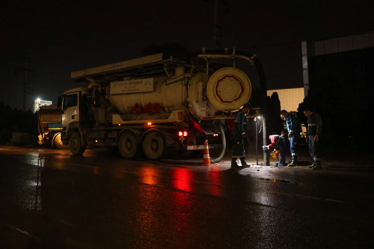 Karasu’da 4 Saatte Metrekareye 241 Kilogram Yağış Düştü