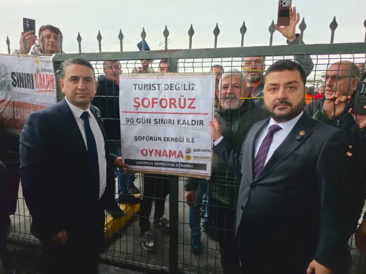 Kapıkule'de tır şoförlerinin vize isyanı! Yazgan'dan hizmet pasaportu çağrısı