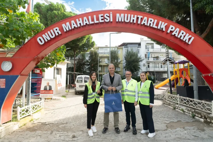 İzmir’de muhtarların günü de emeği de unutulmadı