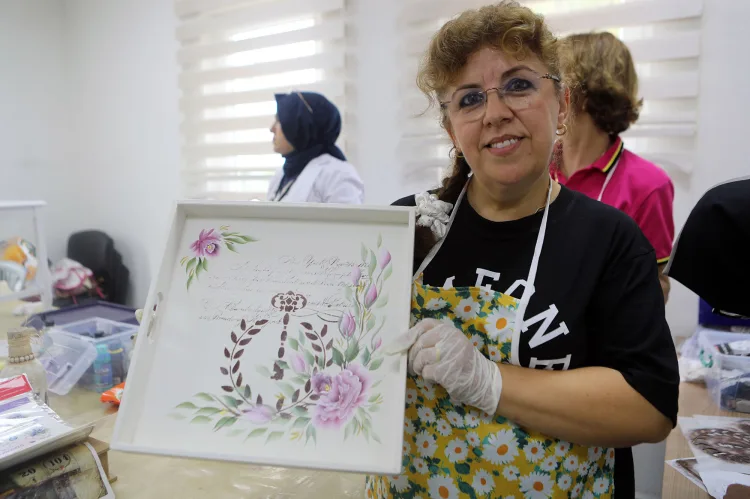 SAMEK’te eski eşyalar sanatla buluşuyor... El emekleri kazanca dönüşüyor