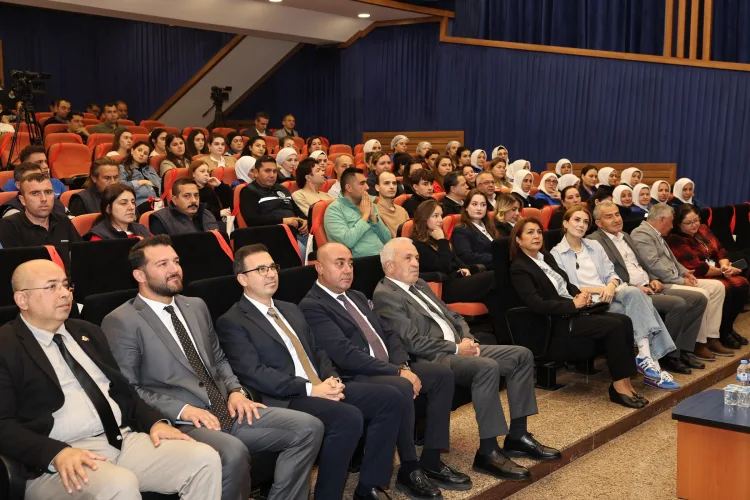 Oyuncu Elit Andaç Çam Nilüfer’de gençler ve işçilerle buluştu