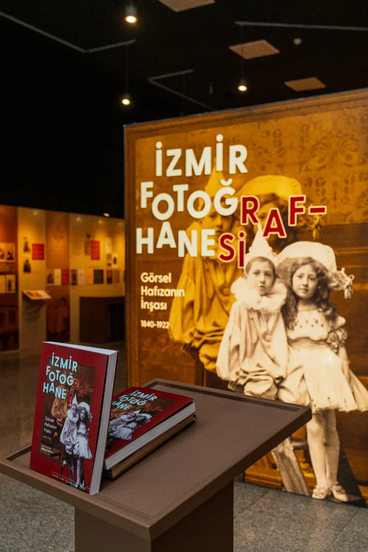 Fotoğrafın 200. yılında İzmir’in görsel hafızası kitapla buluştu