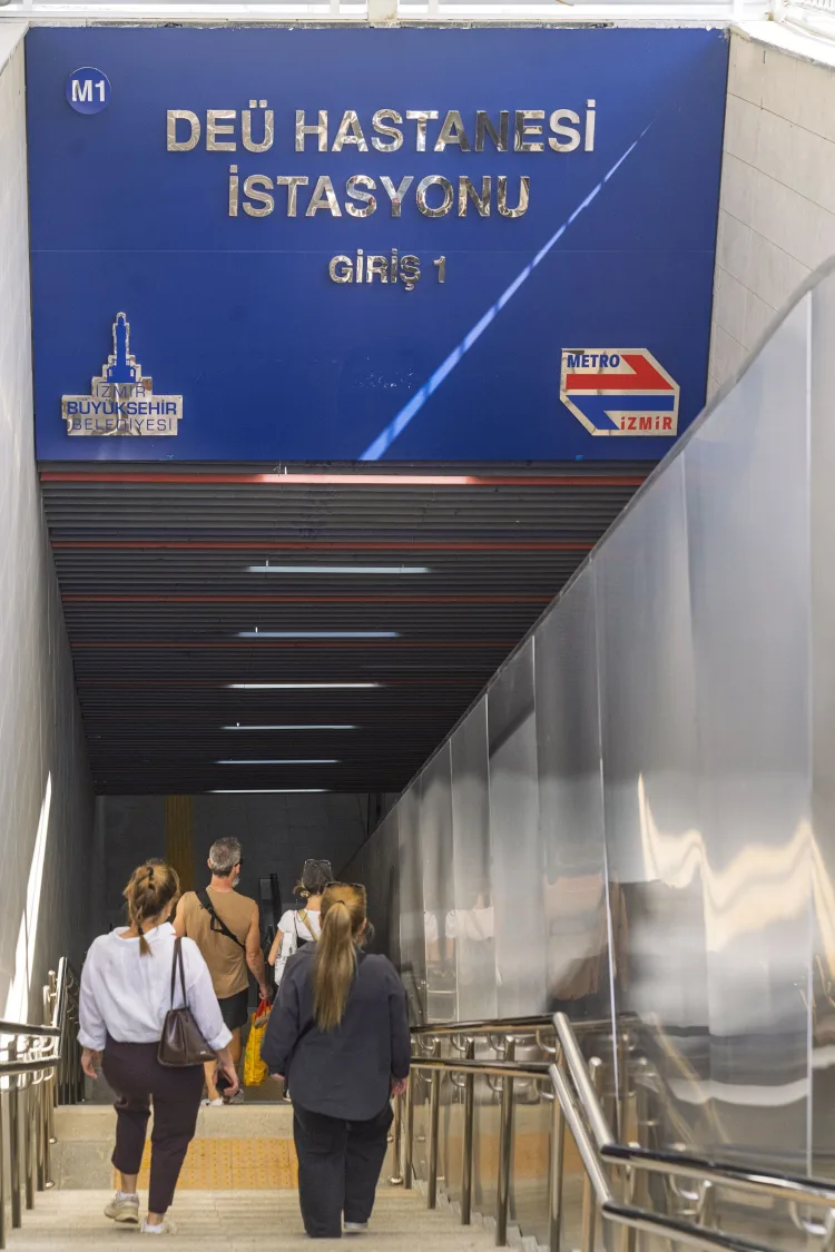 İzmir Metrosu’ndan Dokuz Eylül Hastanesi’ne kesintisiz yaya tüneli açıldı