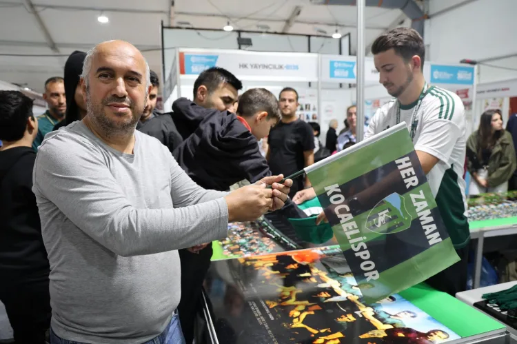 Kitap Fuarı’nda Yeşil-Siyah hediyeler
