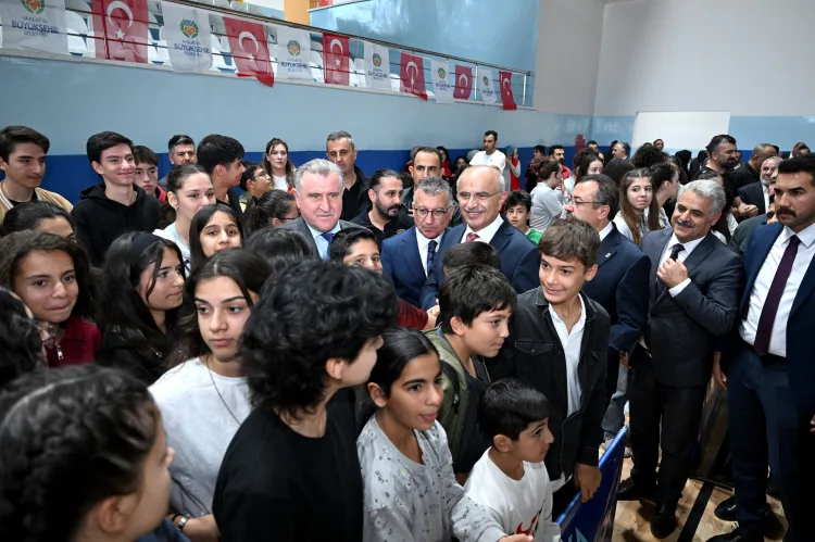 Bakan Bak'tan Malatya'da Melekbaba Spor Tesisine tam not