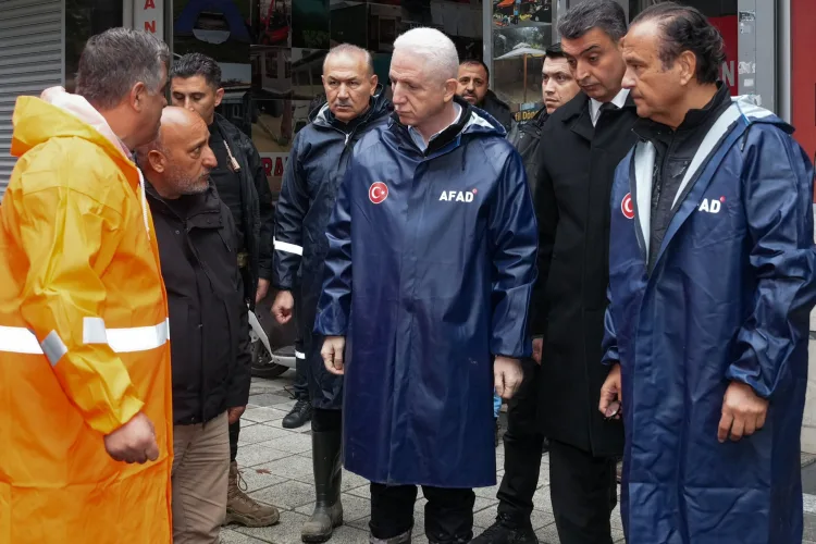 Vali Davut Gül, Kağıthane’de sağanak yağış sonrası incelemelerde bulundu