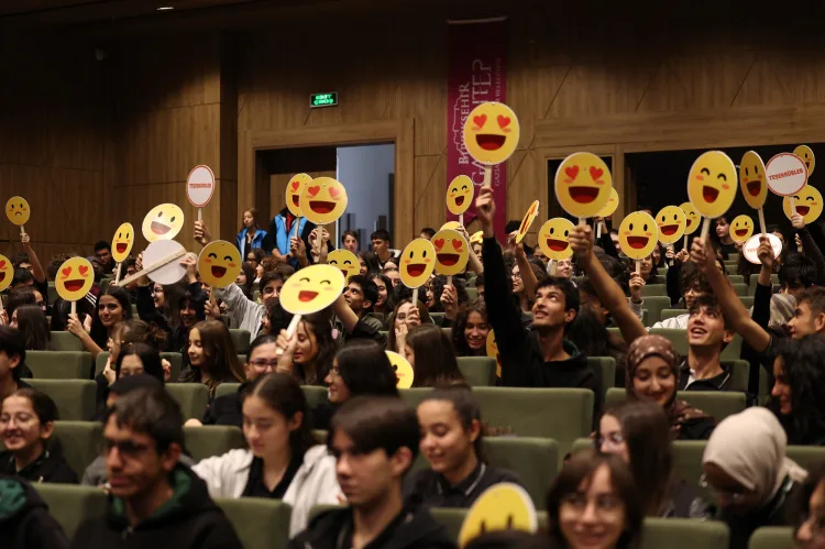 Gaziantep'te bir dakikalık süreyi aşan sürede gençlere gezi sözü