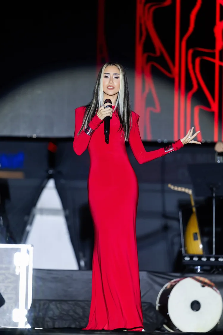 Hande Ünsal'dan Cumhuriyet'e kırmızı imza