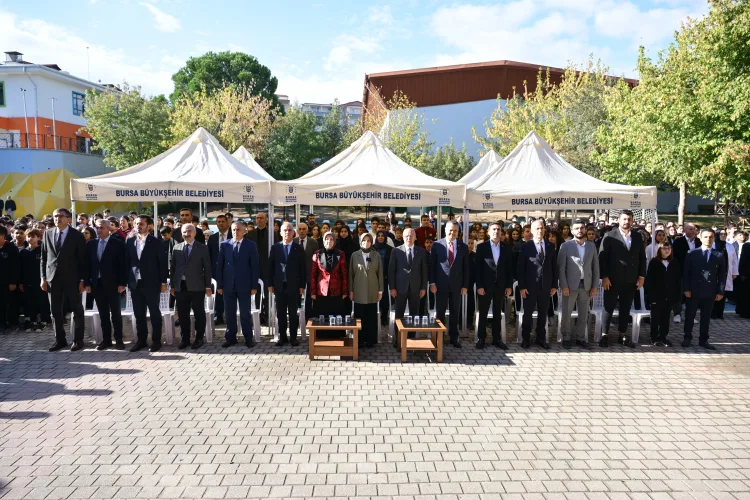 Bursa'da 23 Nisan Ortaokuluna yeni okul kütüphanesi açıldı